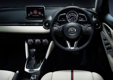 東京ミッドタウンで新型デミオプロトタイプを見てきたよ 格下なのに格上 マツダ車専門 輸入 オリジナルパーツ販売 Mazparts Official Blog 東京ミッドタウンで新型デミオプロトタイプを見てきたよ 格下なのに格上 マツダ車専門 輸入 オリジナルパーツ販売 Mazparts Official Blog